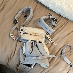 Ergobaby Light Gray